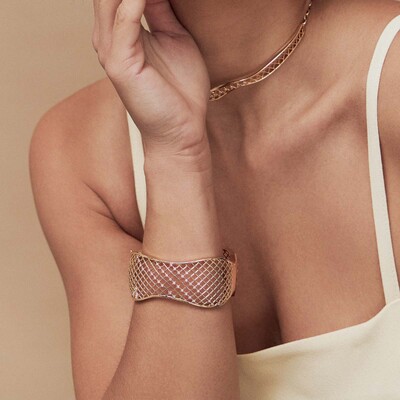 FotoPulseira Aramado com Zircônias e Banho de Ouro 18K - Elegância Clássica com Brilho Moderno