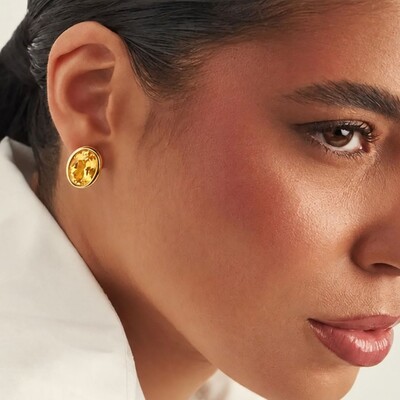 Foto Brinco Oval com Cristal e Banho de Ouro 18K