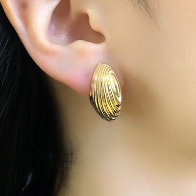 Foto Brinco Concha - Banho de Ouro 18K | Charme Náutico e Elegância