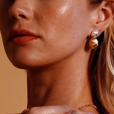 Foto Brinco Uova Pendente com Mix de Banhos e Acabamento Acetinado