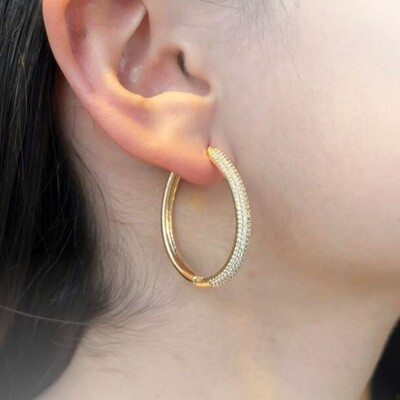 Foto Argola Toho Oval com Zircônias e Banho de Ouro 18K