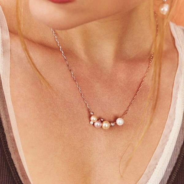 Colar Beth com Pérolas e Banho de Ouro Rosé