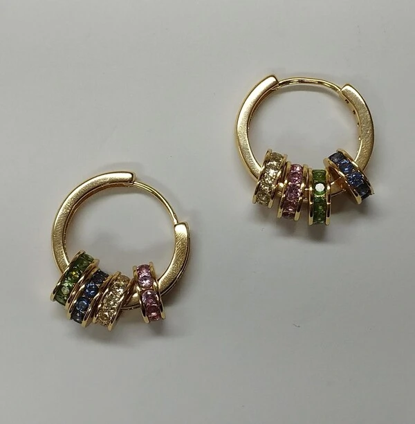 Brinco com Cristais Coloridos e Banho de Ouro 18K