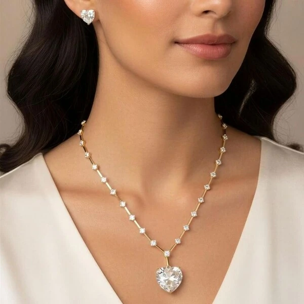 Conjunto Coração com Cristal Branco e Banho de Ouro 18K