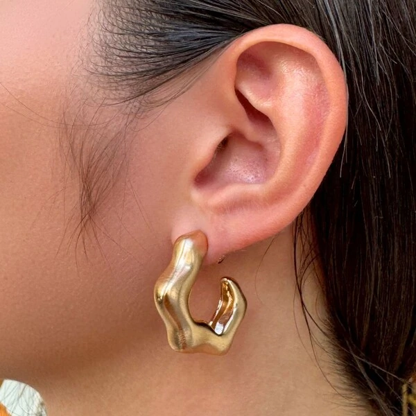 Argola Ondas Acetinado Banho Ouro 18K