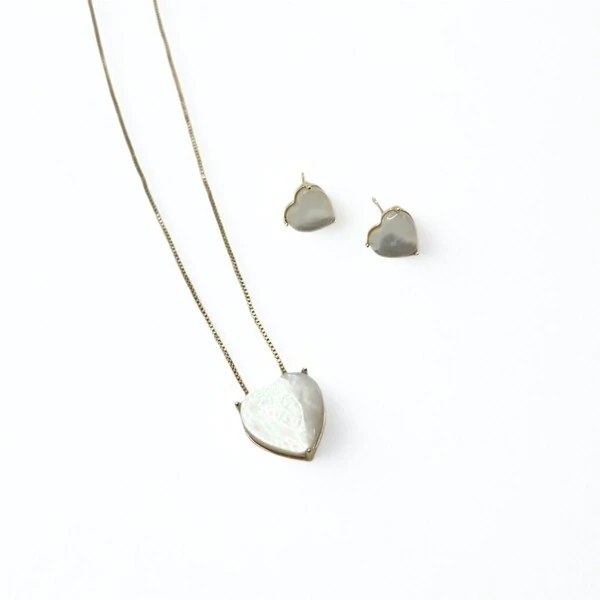 Conjunto Coração com Madrepérola e Banho de Ouro 18K