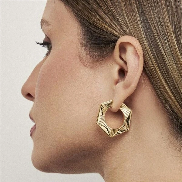 Argola Bientot com Zircônias – Banho de Ouro 18K | Elegância com Sentido