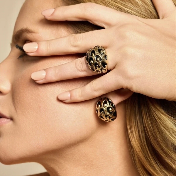 Anel Owl com Esmaltado Preto e Banho de Ouro 18K