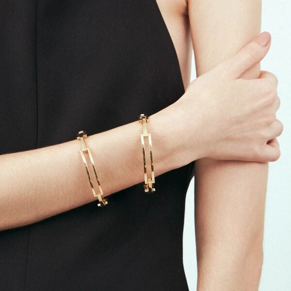 Bracelete Retangular Vazado com Banho de Ouro 18K