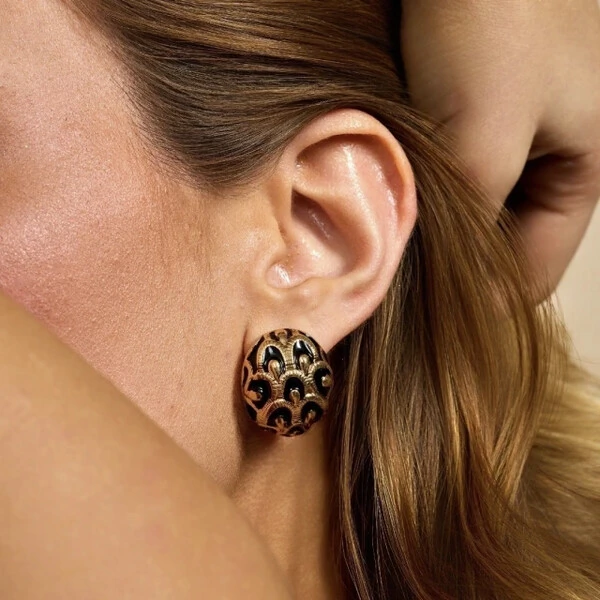 Brinco Owl com Esmaltado Preto e Banho de Ouro 18K